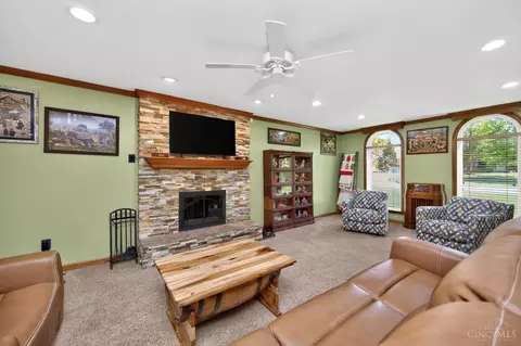 Living - 7276 Eaglestone Ct, Liberty Township, OH 45044 photo 2 of 3