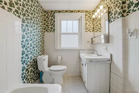 Bath - 3519 Darwin Ave, Cheviot, OH 45211 photo 1 of 2