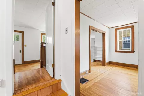 Entry Way - 3519 Darwin Ave, Cheviot, OH 45211 photo 2 of 4