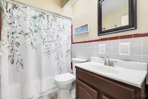 Bath - 4207 Deepwood Ln, Cincinnati, OH 45245 photo 1 of 2