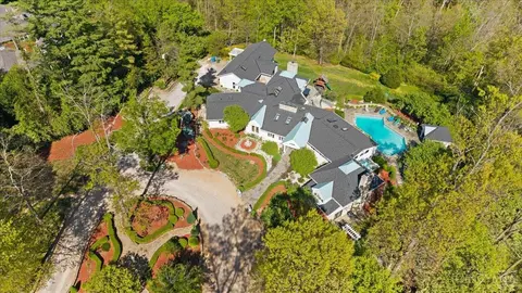 6220 Hawk Ridge Ln, Cincinnati, OH 45243