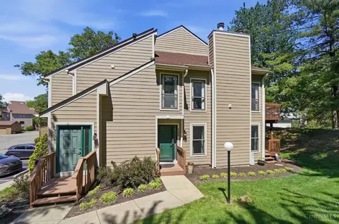 9338 Hunters Creek Dr, Blue Ash, OH 45242