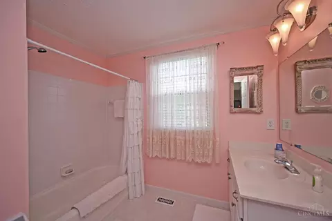 Bath - 6085 Chamblee Dr, Loveland, OH 45140 photo 4 of 4
