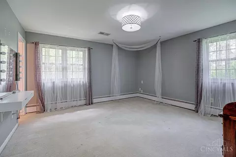 Bedroom - 6700 Gaines Rd, Cincinnati, OH 45247 photo 6 of 8