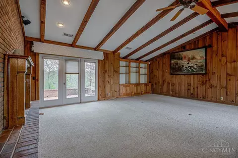 Living - 6700 Gaines Rd, Cincinnati, OH 45247 photo 5 of 6