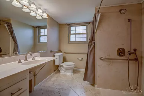 Bath - 6700 Gaines Rd, Cincinnati, OH 45247 photo 5 of 6