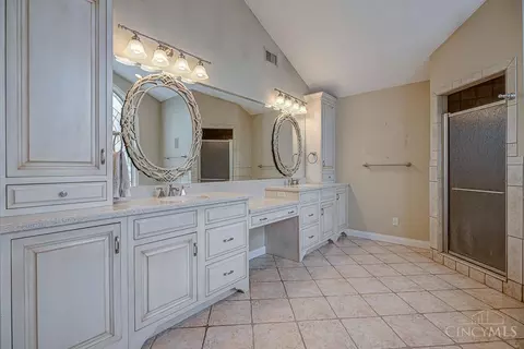 Bath - 6700 Gaines Rd, Cincinnati, OH 45247 photo 3 of 6