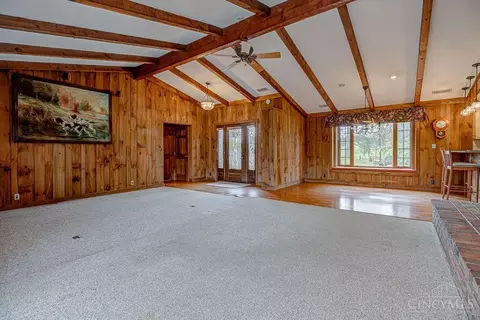 Living - 6700 Gaines Rd, Cincinnati, OH 45247 photo 4 of 6