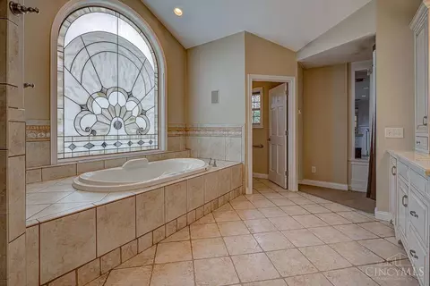 Bath - 6700 Gaines Rd, Cincinnati, OH 45247 photo 4 of 6