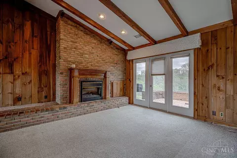 Living - 6700 Gaines Rd, Cincinnati, OH 45247 photo 3 of 6