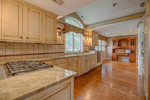 Kitchen - 6700 Gaines Rd, Cincinnati, OH 45247 photo 1 of 4