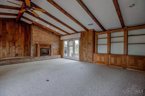 Living - 6700 Gaines Rd, Cincinnati, OH 45247 photo 1 of 6