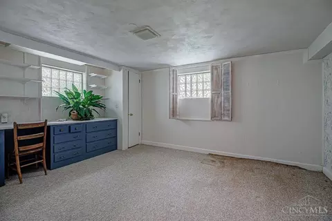 Bedroom - 6700 Gaines Rd, Cincinnati, OH 45247 photo 2 of 8