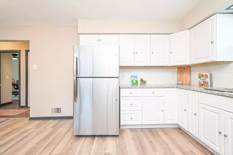 Kitchen - 5165 Highview Dr, Cincinnati, OH 45238 photo 2 of 4