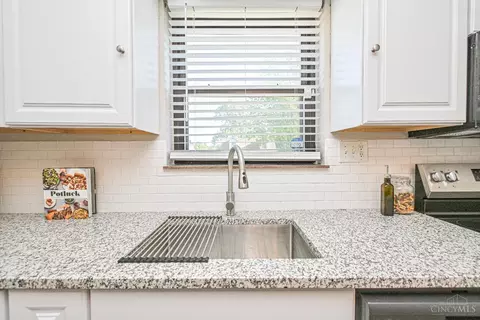 Kitchen - 5165 Highview Dr, Cincinnati, OH 45238 photo 3 of 4