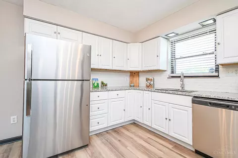 Kitchen - 5165 Highview Dr, Cincinnati, OH 45238 photo 4 of 4