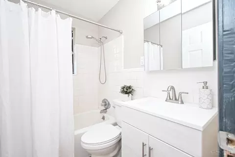 Bath - 5165 Highview Dr, Cincinnati, OH 45238 photo 1 of 3