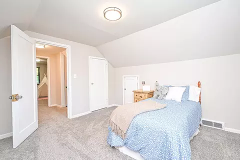 Bedroom - 5165 Highview Dr, Cincinnati, OH 45238 photo 7 of 11