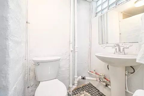 Bath - 5165 Highview Dr, Cincinnati, OH 45238 photo 2 of 3