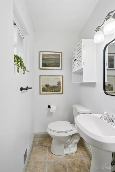 Bath - 3283 Harmony Ln, Cincinnati, OH 45248 photo 1 of 2