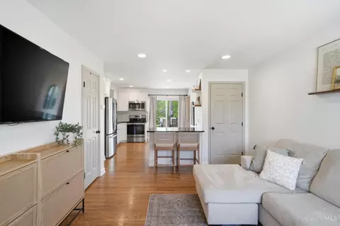 Living - 3283 Harmony Ln, Cincinnati, OH 45248 photo 2 of 2