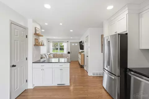 Kitchen - 3283 Harmony Ln, Cincinnati, OH 45248 photo 3 of 4
