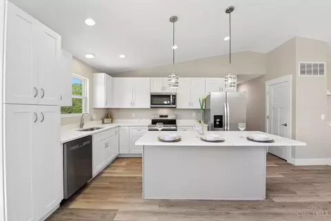 Kitchen - 1115 Compton Rd, Cincinnati, OH 45231 photo 3 of 5