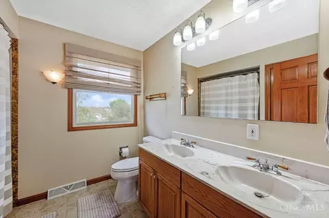Bath - 1908 Gardner Rd, Hamilton, OH 45013 photo 3 of 4