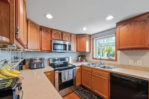 Kitchen - 1908 Gardner Rd, Hamilton, OH 45013 photo 1 of 2