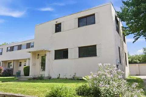 17 Andover Rd, Greenhills, OH 45218