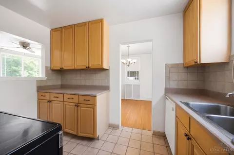 Kitchen - 17 Andover Rd, Greenhills, OH 45218 photo 3 of 4