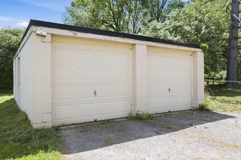 Exterior - 17 Andover Rd, Greenhills, OH 45218 photo 5 of 5