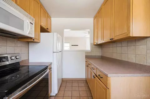 Kitchen - 17 Andover Rd, Greenhills, OH 45218 photo 1 of 4
