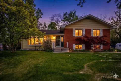 5582 Windridge Dr, Cincinnati, OH 45248