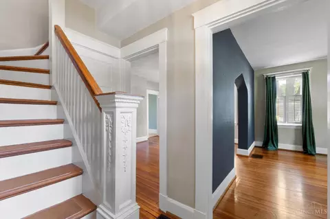 Entry Way - 6606 Murray Ave, Cincinnati, OH 45227 photo 1 of 2