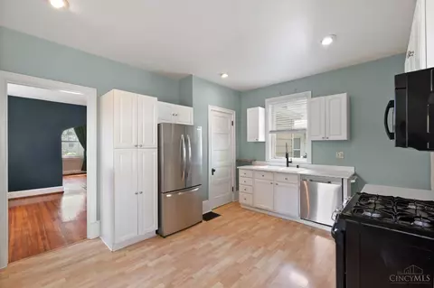 Kitchen - 6606 Murray Ave, Cincinnati, OH 45227 photo 2 of 2