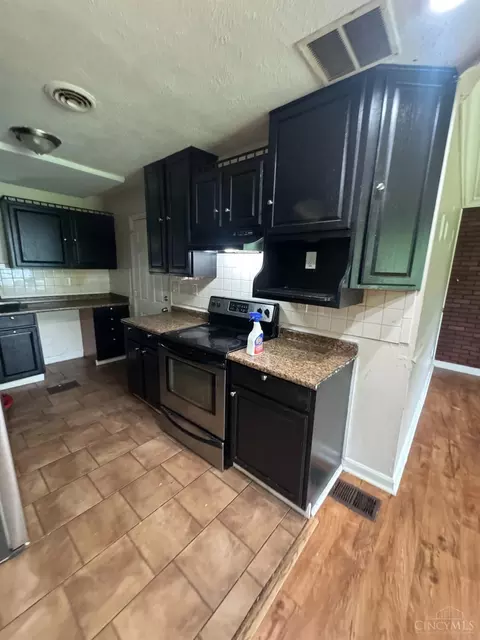 8616 Balboa Dr, Cincinnati, OH 45231 photo 3