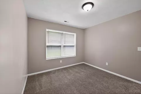 Bedroom - 8616 Balboa Dr, Cincinnati, OH 45231 photo 3 of 10