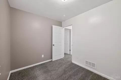 Bedroom - 8616 Balboa Dr, Cincinnati, OH 45231 photo 2 of 10