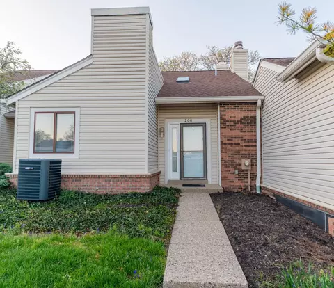 206 Sherwood Green Ct, Mason, OH 45040