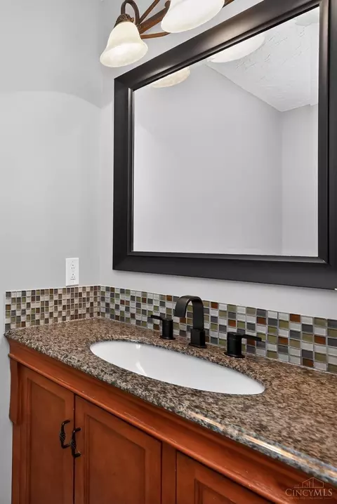 Bath - 967 Hamlin Dr, Hamilton Township, OH 45039 photo 1 of 11