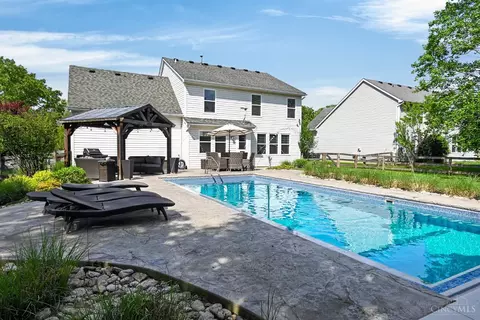Exterior - 967 Hamlin Dr, Hamilton Township, OH 45039 photo 7 of 8