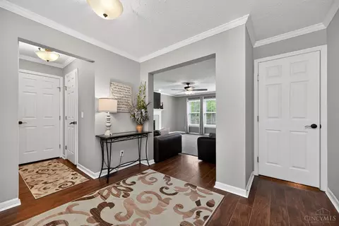 Entry Way - 967 Hamlin Dr, Hamilton Township, OH 45039 photo 2 of 4