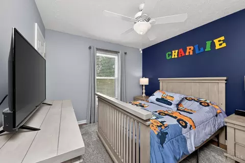 Bedroom - 967 Hamlin Dr, Hamilton Township, OH 45039 photo 5 of 8