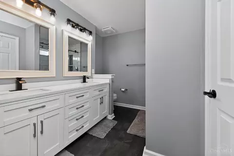 Bath - 967 Hamlin Dr, Hamilton Township, OH 45039 photo 2 of 11