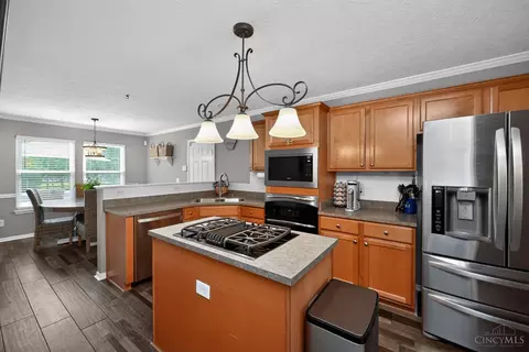 Kitchen - 967 Hamlin Dr, Hamilton Township, OH 45039 photo 1 of 6