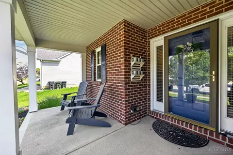 Exterior - 967 Hamlin Dr, Hamilton Township, OH 45039 photo 4 of 8