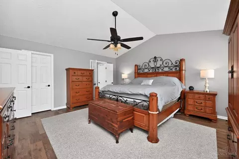 Bedroom - 967 Hamlin Dr, Hamilton Township, OH 45039 photo 2 of 8