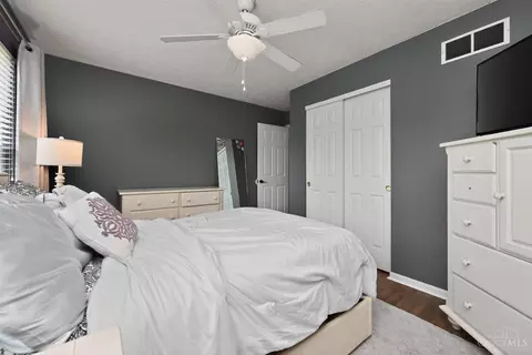 Bedroom - 967 Hamlin Dr, Hamilton Township, OH 45039 photo 4 of 8