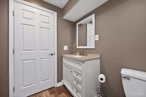 Bath - 967 Hamlin Dr, Hamilton Township, OH 45039 photo 11 of 11